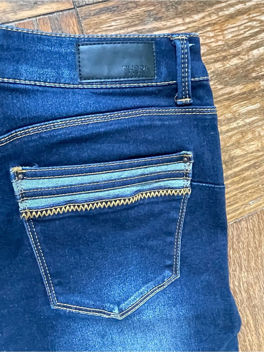 New THORN size 12 Navy blue denim mid-rise shorts ~ embroidered pockets - Picture 5 of 7